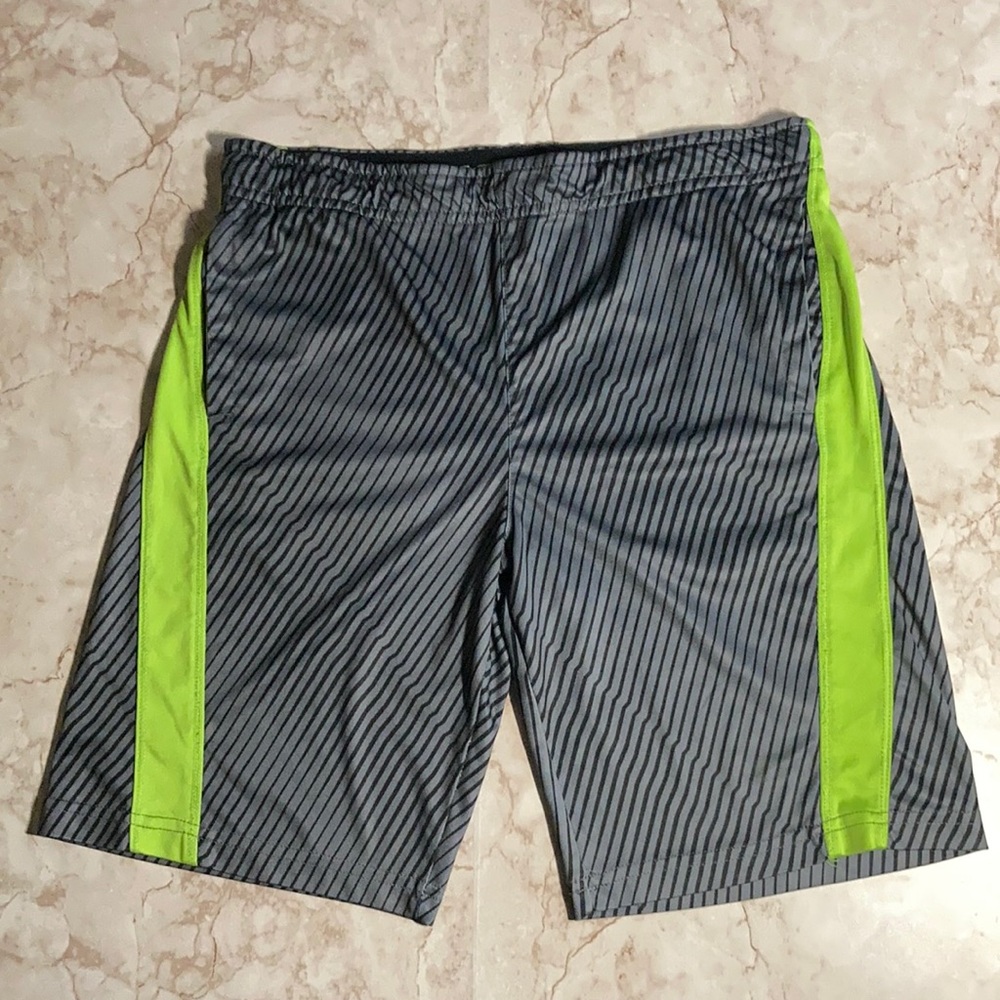 Russell | medium (kids) | grey, green | athletic shorts with pockets